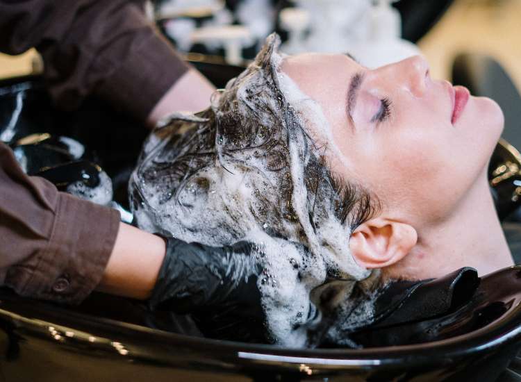 Ecco quale shampoo acquistare per i capelli danneggiati