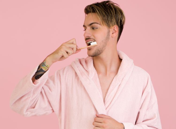 Ecco qual è il metodo corretto di lavarsi i denti