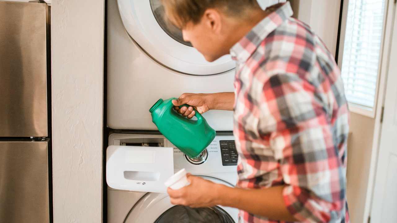 Addio ammorbidente, con questa tecnica i vestiti saranno ancora più morbidi