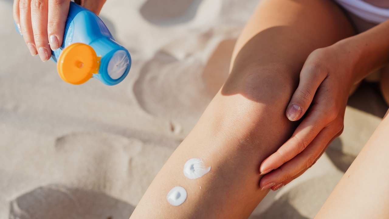 Non buttare la crema solare scaduta