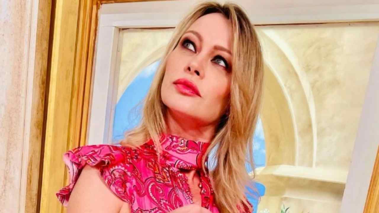 Anna Falchi si mostra senza trucco non sembra neanche lei