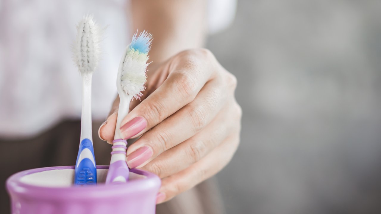 Spazzolini da denti: quando buttarli?