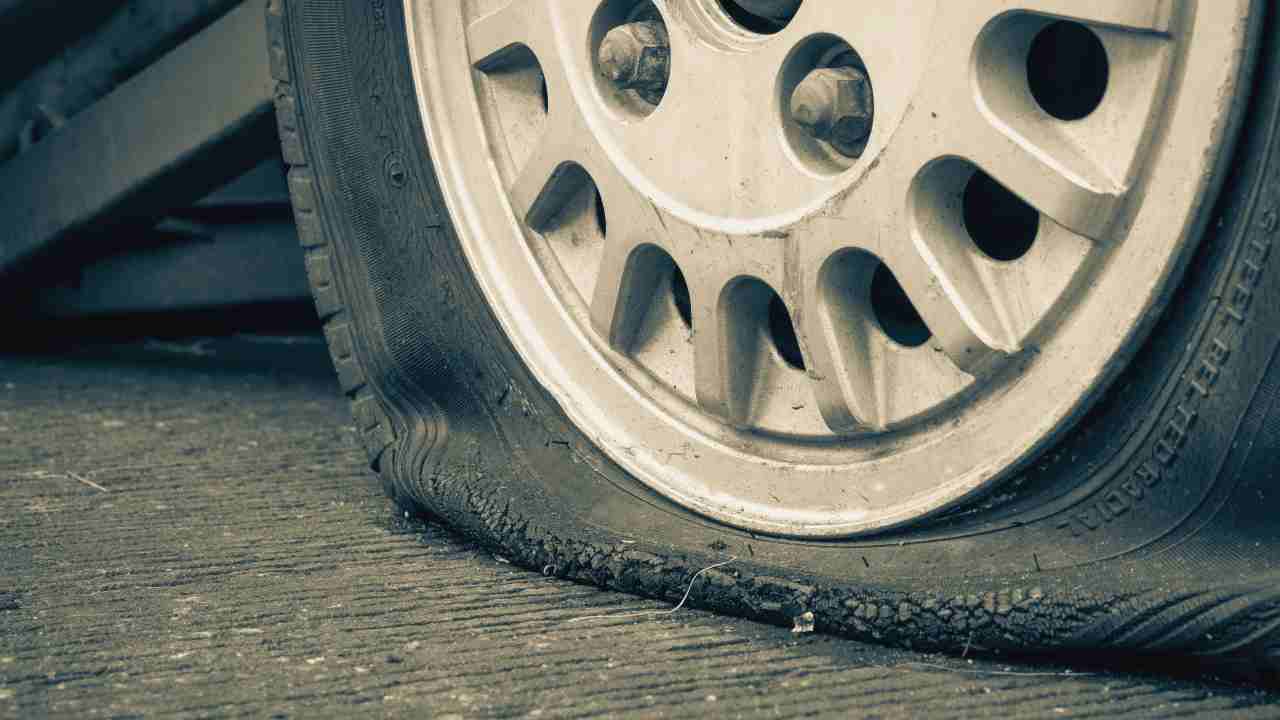 Allarme gomma bucata in vacanza
