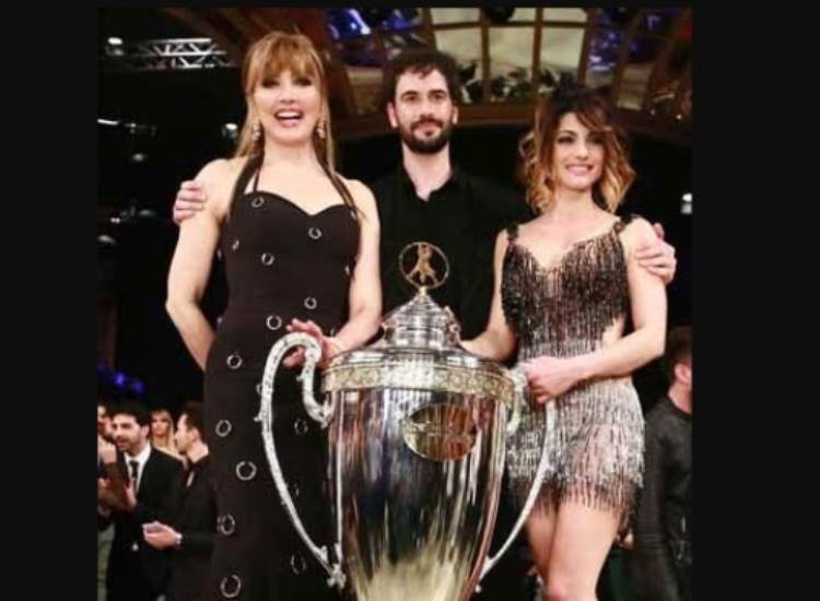 Samanta Togni vuota il sacco e lancia l'allarme social