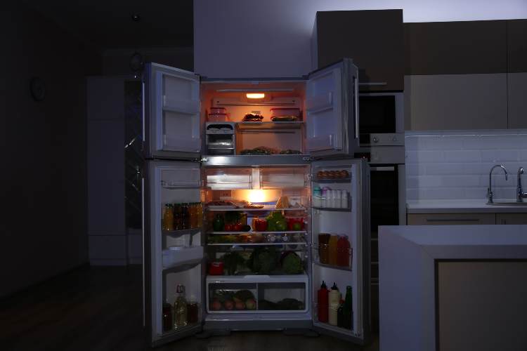 Spegnere la luce del frigorifero per risparmiare