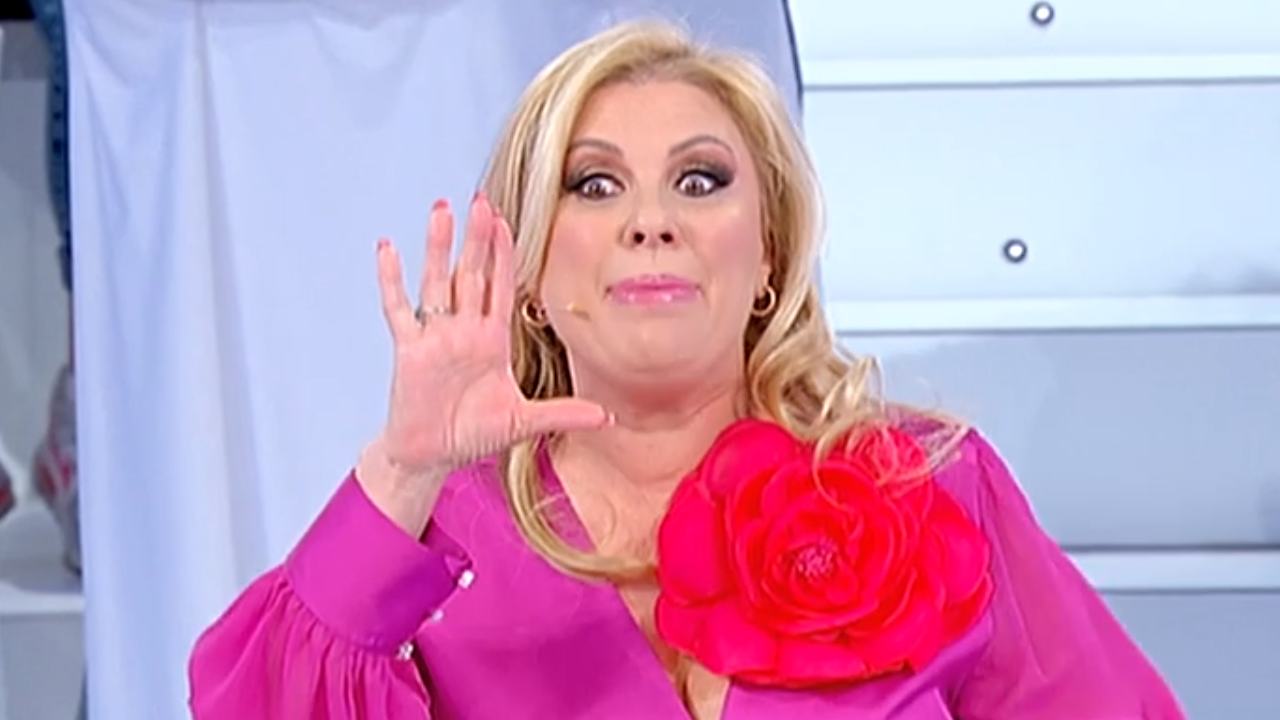 Maria De Filippi corre hacia el centro de estudios: una pelea muy grave |  Nunca había visto a Tina así antes.