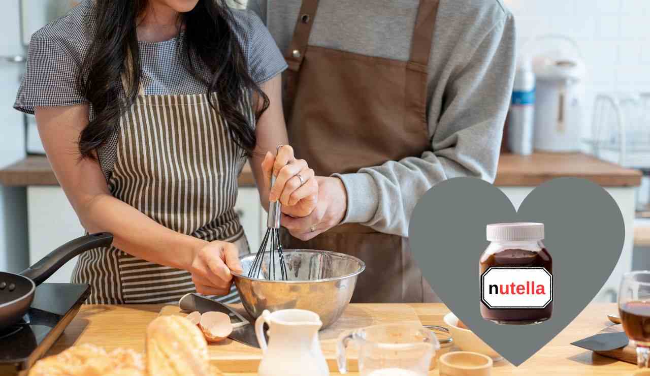 Ragazza e ragazzo che cucinano un dolce