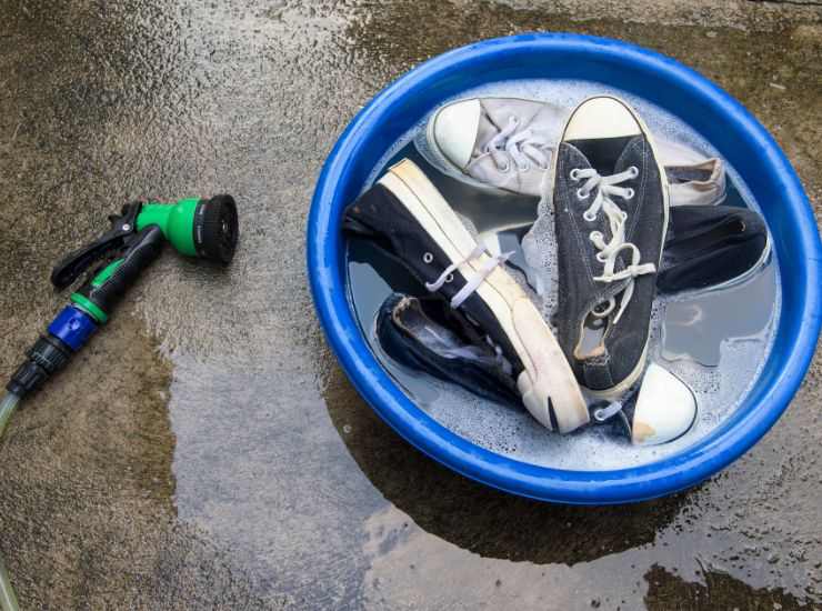 Lavare scarpe da tennis