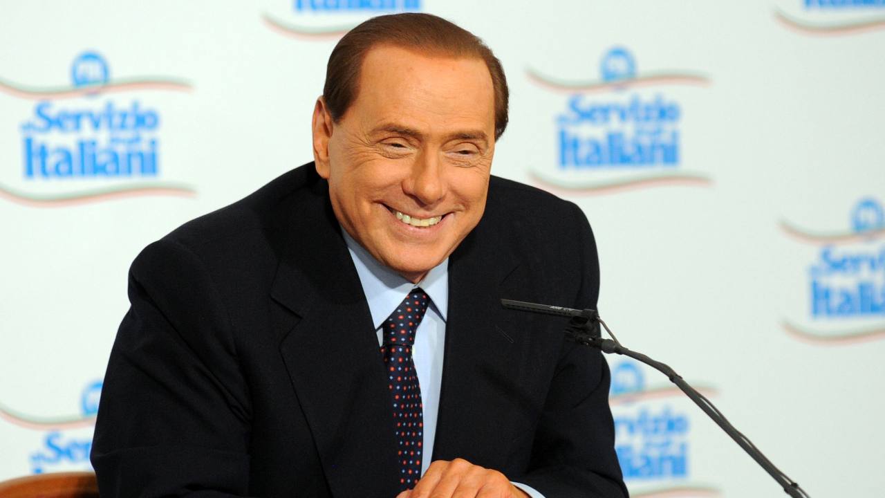 Patrimonio Berlusconi: venduta la storica villa. Il prezzo era folle  --- (Fonte immagine: https://www.belligea.it/wp-content/uploads/2024/02/Silvio-Berlusconi-depositphotos-belligea.it_.jpg)