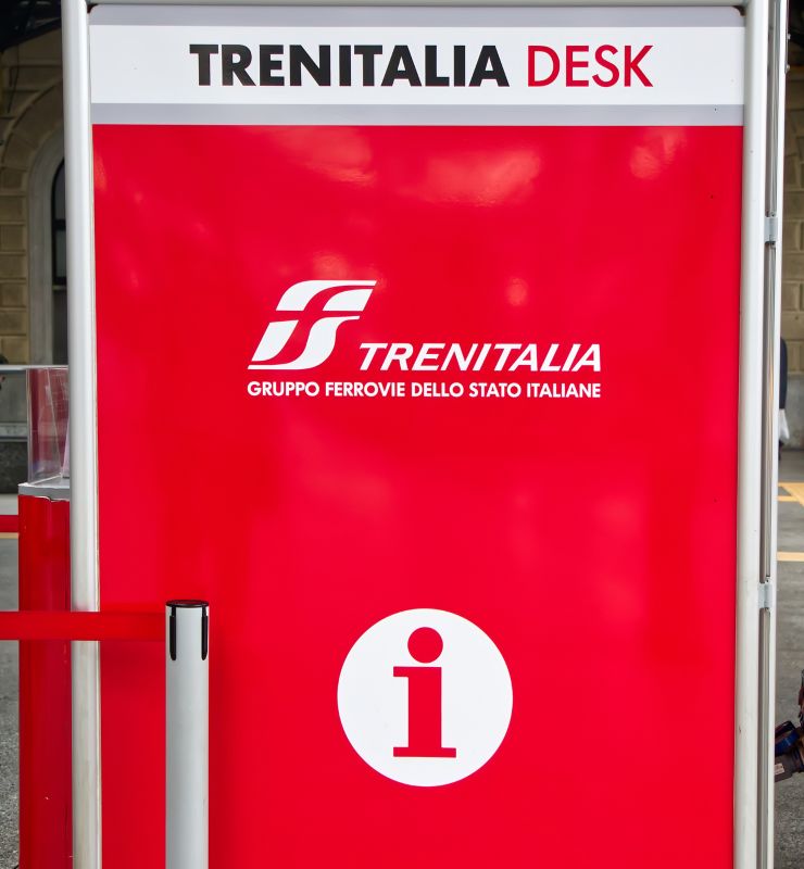 Desk informazioni Trenitalia Gruppo Ferrovie (depositphotos) - belligea.it